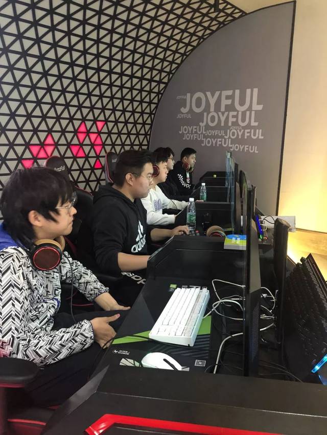 也是国际足 也是国际足