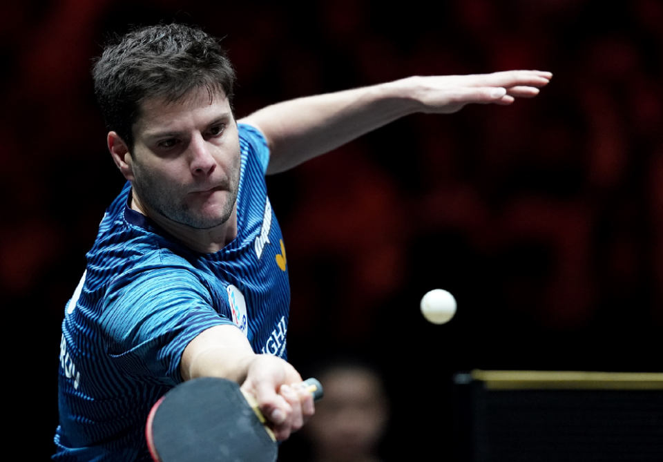 举行的冠军 举行的冠军