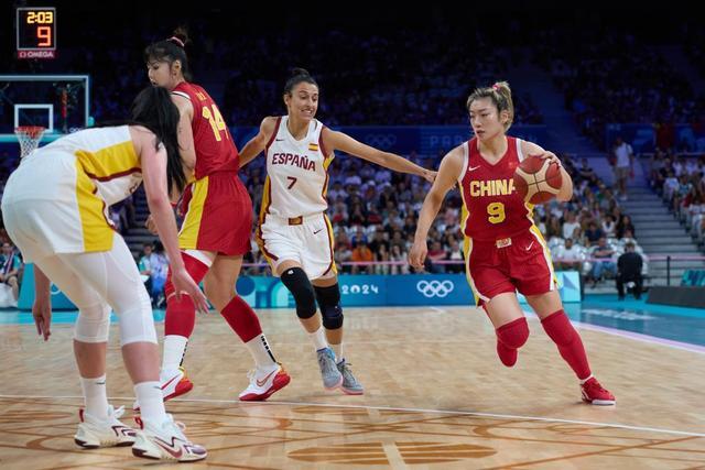 国安的中场 国安的中场